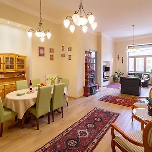https://jewel-in-buda-apartment.inbudapesthotels.com